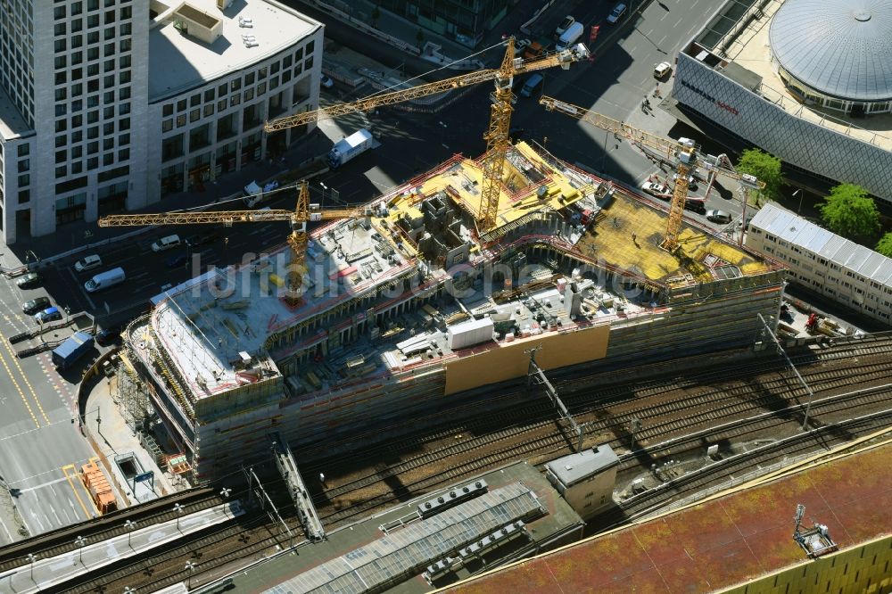 Berlin aus der Vogelperspektive: Baustelle des ZOOM BERLIN - Geschäftshauses an der Kantstraße - Joachimsthaler Straße - Hardenbergstraße im Ortsteil Bezirk Charlottenburg-Wilmersdorf in Berlin, Deutschland