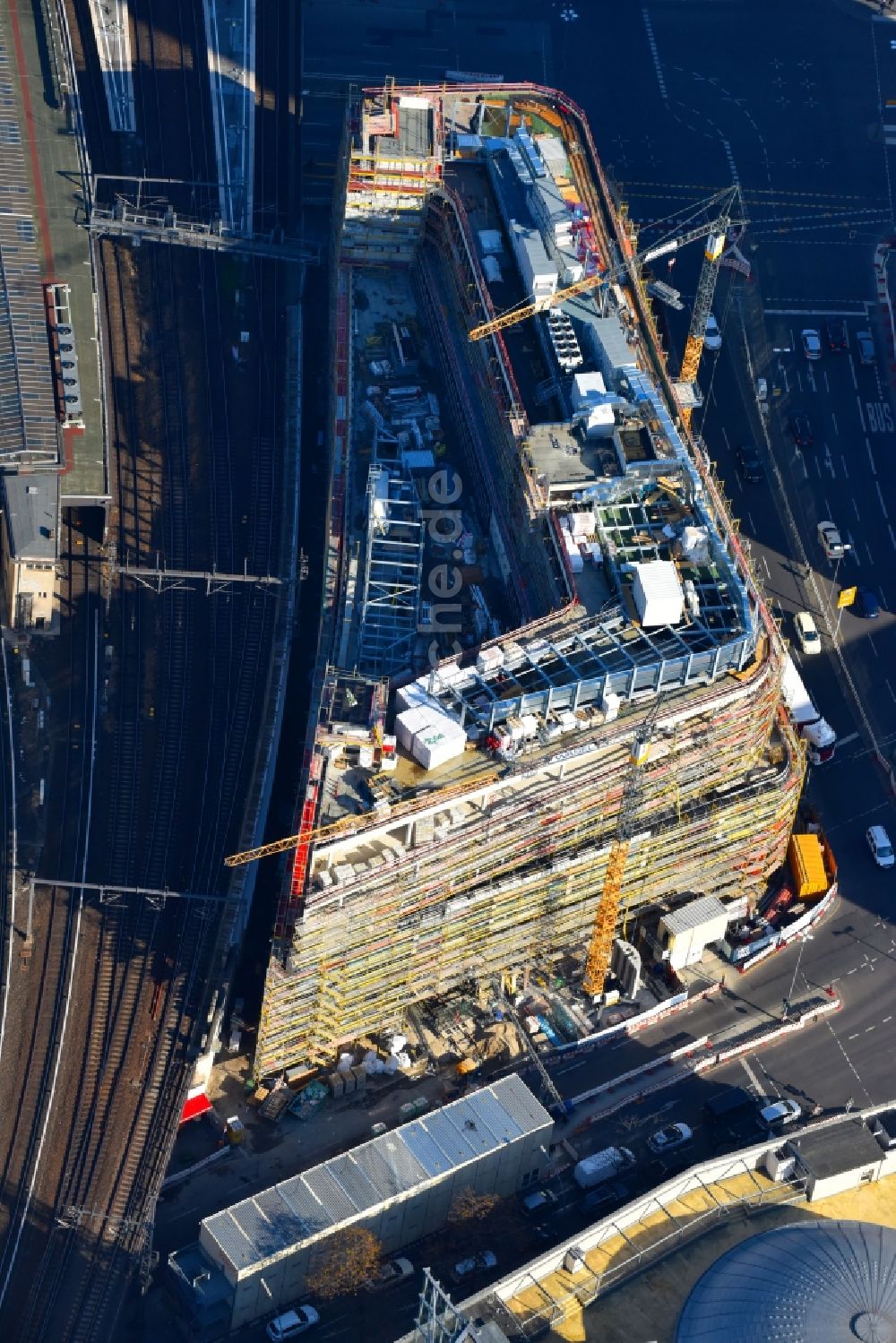 Luftaufnahme Berlin - Baustelle des ZOOM BERLIN - Geschäftshauses an der Kantstraße - Joachimsthaler Straße - Hardenbergstraße im Ortsteil Bezirk Charlottenburg-Wilmersdorf in Berlin, Deutschland