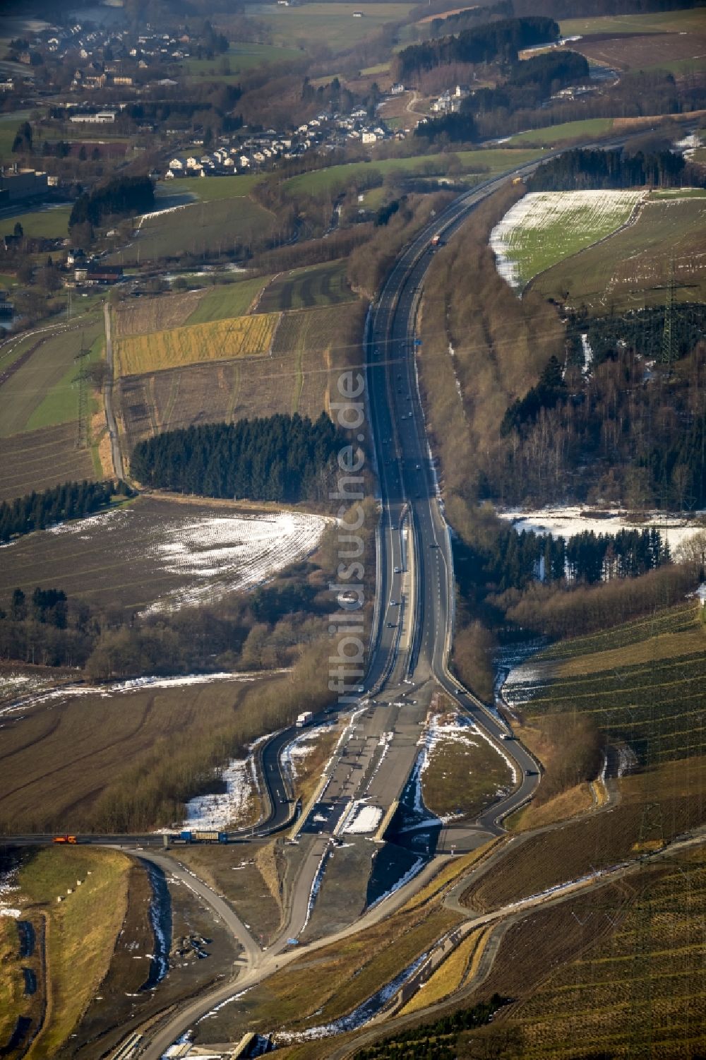 Luftbild Meschede - Baustelle zum Ausbau der Autobahn BAB A46 im Bereich des Stadtrandes in Meschede im Bundesland Nordrhein-Westfalen