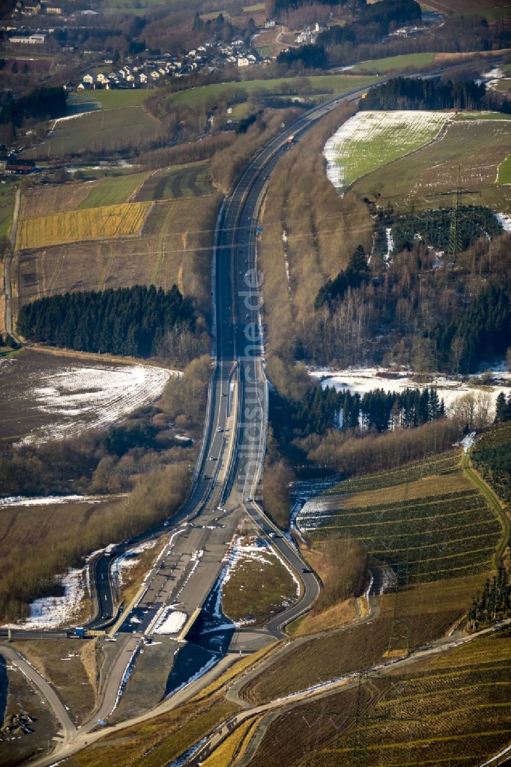 Luftaufnahme Meschede - Baustelle zum Ausbau der Autobahn BAB A46 im Bereich des Stadtrandes in Meschede im Bundesland Nordrhein-Westfalen