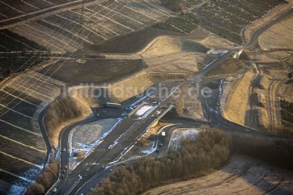 Luftbild Meschede - Baustelle zum Ausbau der Autobahn BAB A46 im Bereich des Stadtrandes in Meschede im Bundesland Nordrhein-Westfalen