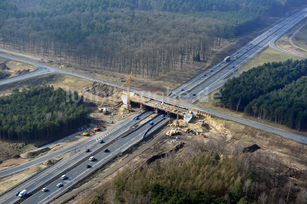 Kremmen aus der Vogelperspektive: Baustelle zum Ausbau des Autobahnanschlußstelle AS Kremmen am Autobahndreieck Havelland im Bundesland Brandenburg