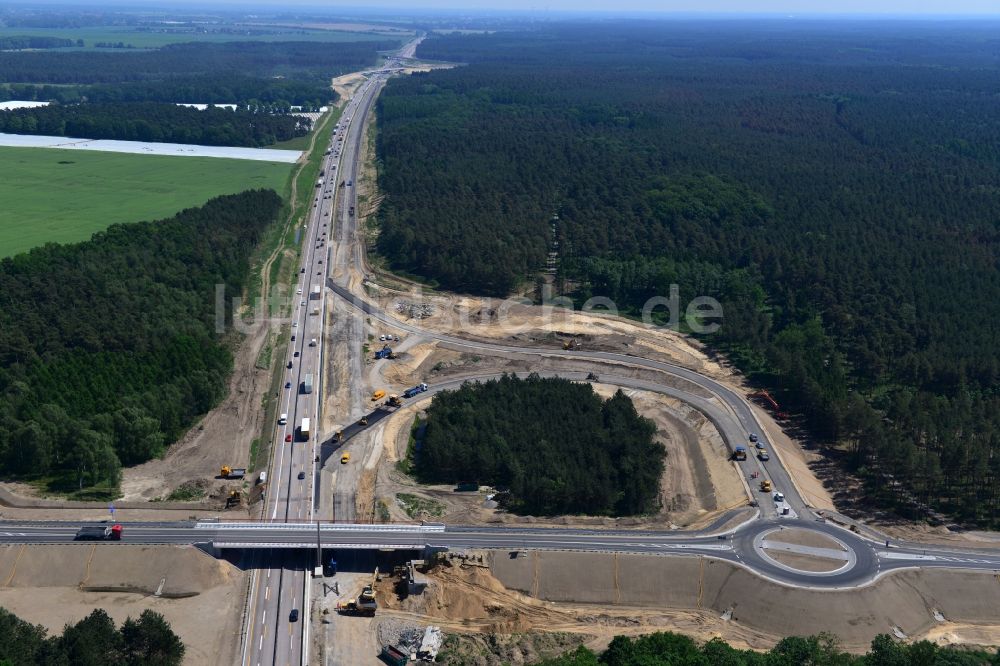 Kremmen von oben - Baustelle zum Ausbau des Autobahnanschlußstelle AS Kremmen am Autobahndreieck Havelland im Bundesland Brandenburg