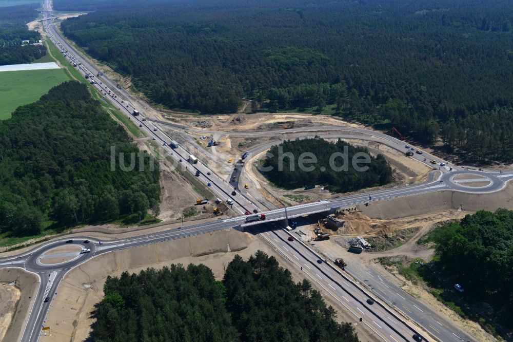 Kremmen aus der Vogelperspektive: Baustelle zum Ausbau des Autobahnanschlußstelle AS Kremmen am Autobahndreieck Havelland im Bundesland Brandenburg