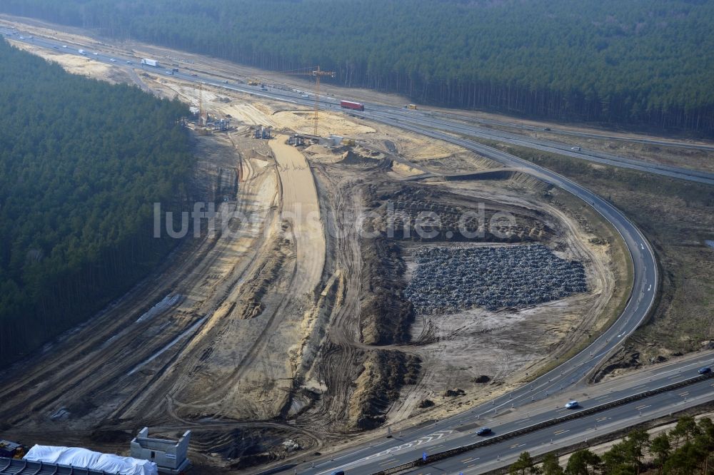 Luftaufnahme Groß Ziethen - Baustelle zum Um- und Ausbau des Autobahndreieck AD Havelland im Bundesland Brandenburg