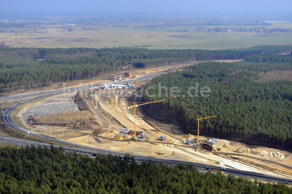 Groß Ziethen aus der Vogelperspektive: Baustelle zum Um- und Ausbau des Autobahndreieck AD Havelland im Bundesland Brandenburg