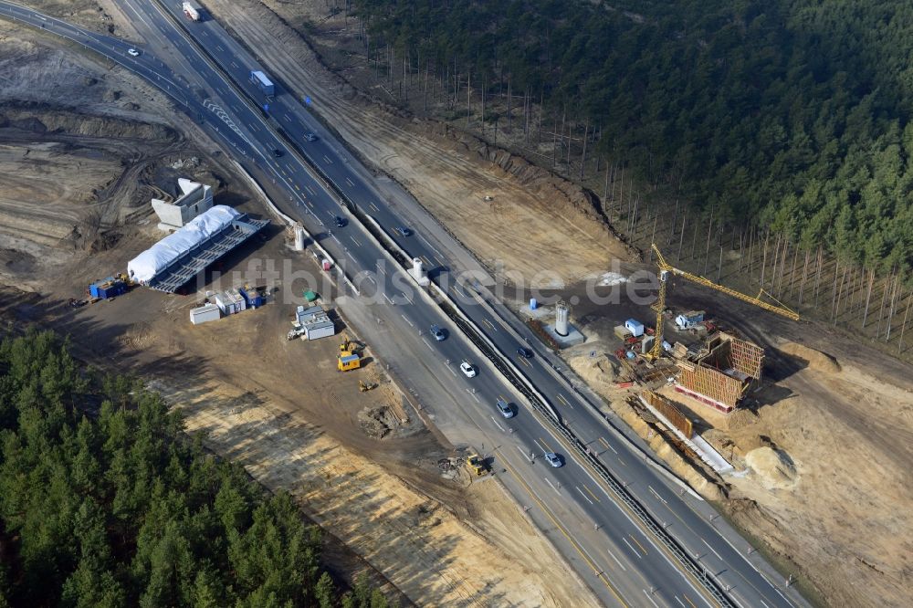 Luftbild Groß Ziethen - Baustelle zum Um- und Ausbau des Autobahndreieck AD Havelland im Bundesland Brandenburg