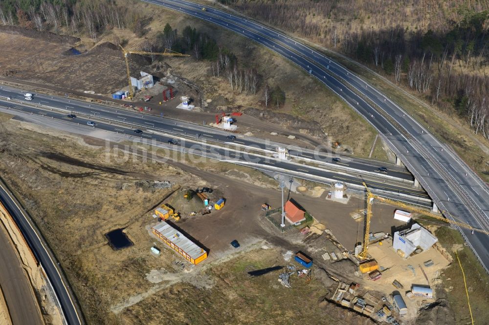 Luftaufnahme Groß Ziethen - Baustelle zum Um- und Ausbau des Autobahndreieck AD Havelland im Bundesland Brandenburg