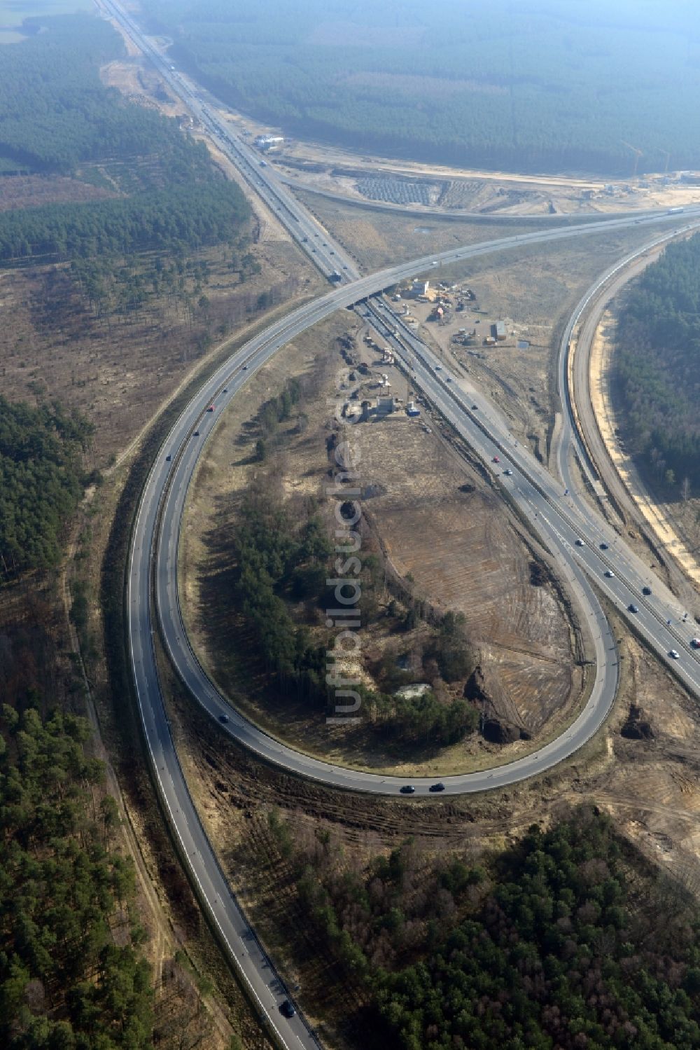 Luftaufnahme Groß Ziethen - Baustelle zum Um- und Ausbau des Autobahndreieck AD Havelland im Bundesland Brandenburg