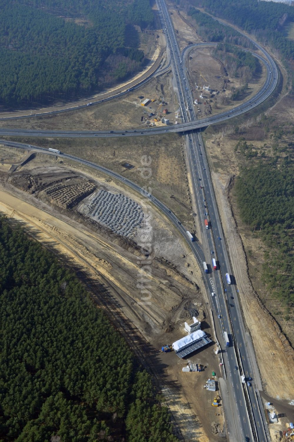 Groß Ziethen aus der Vogelperspektive: Baustelle zum Um- und Ausbau des Autobahndreieck AD Havelland im Bundesland Brandenburg