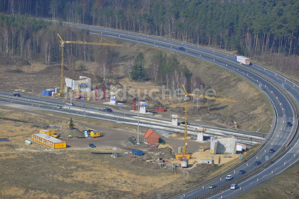 Luftaufnahme Groß Ziethen - Baustelle zum Um- und Ausbau des Autobahndreieck AD Havelland im Bundesland Brandenburg