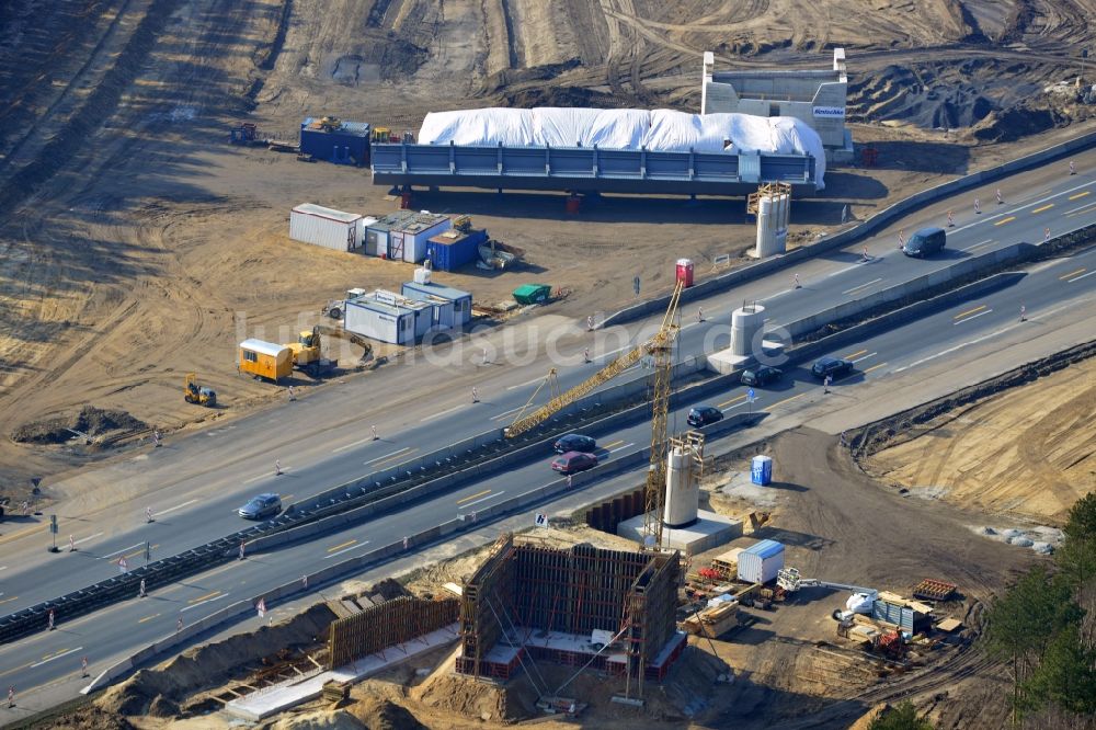 Luftaufnahme Groß Ziethen - Baustelle zum Um- und Ausbau des Autobahndreieck AD Havelland im Bundesland Brandenburg