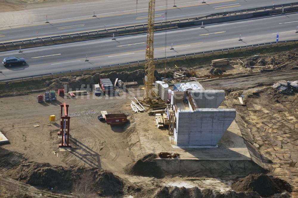 Groß Ziethen aus der Vogelperspektive: Baustelle zum Um- und Ausbau des Autobahndreieck AD Havelland im Bundesland Brandenburg