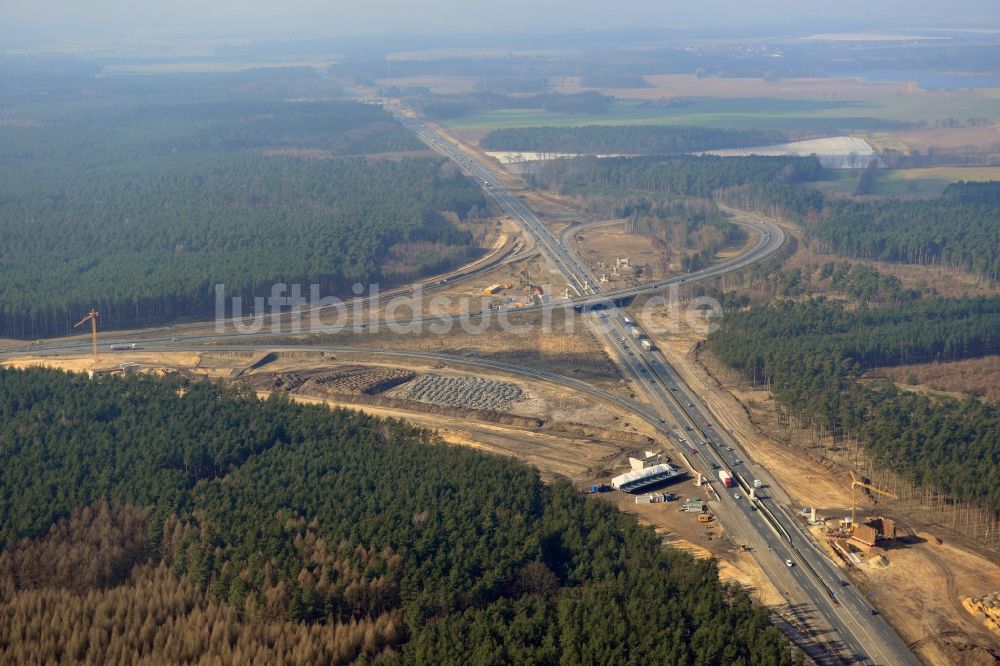 Luftaufnahme Groß Ziethen - Baustelle zum Um- und Ausbau des Autobahndreieck AD Havelland im Bundesland Brandenburg