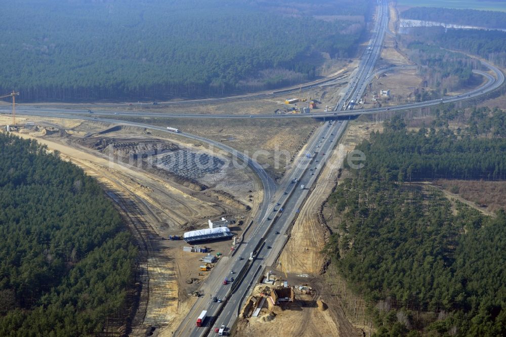 Groß Ziethen aus der Vogelperspektive: Baustelle zum Um- und Ausbau des Autobahndreieck AD Havelland im Bundesland Brandenburg