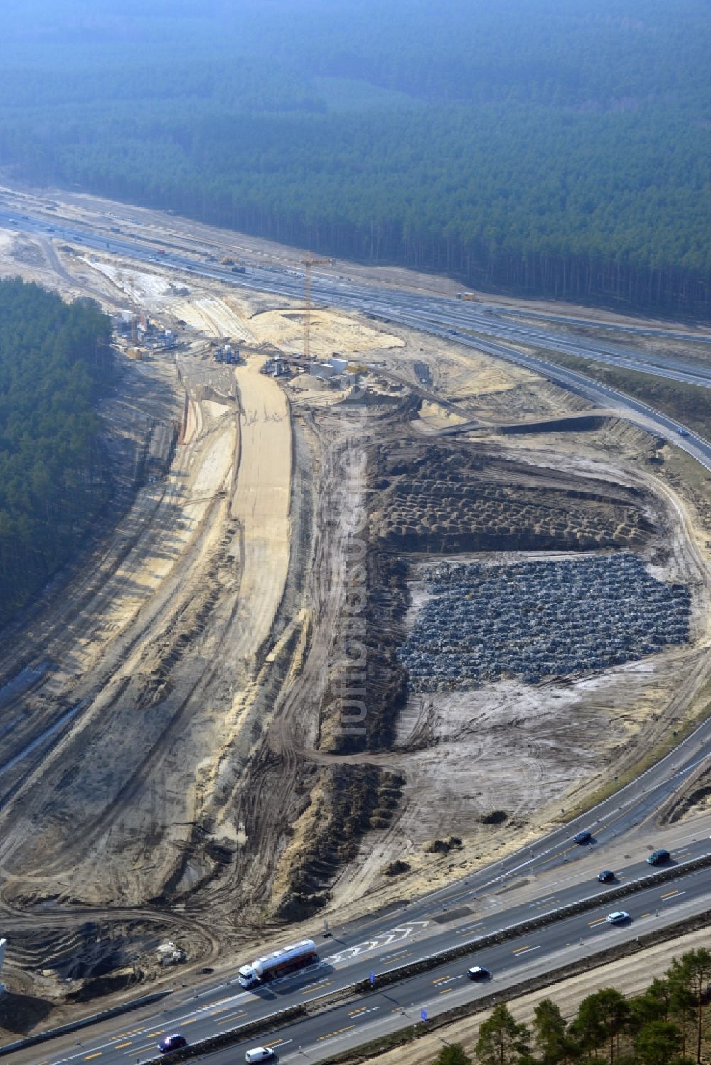 Luftaufnahme Groß Ziethen - Baustelle zum Um- und Ausbau des Autobahndreieck AD Havelland im Bundesland Brandenburg