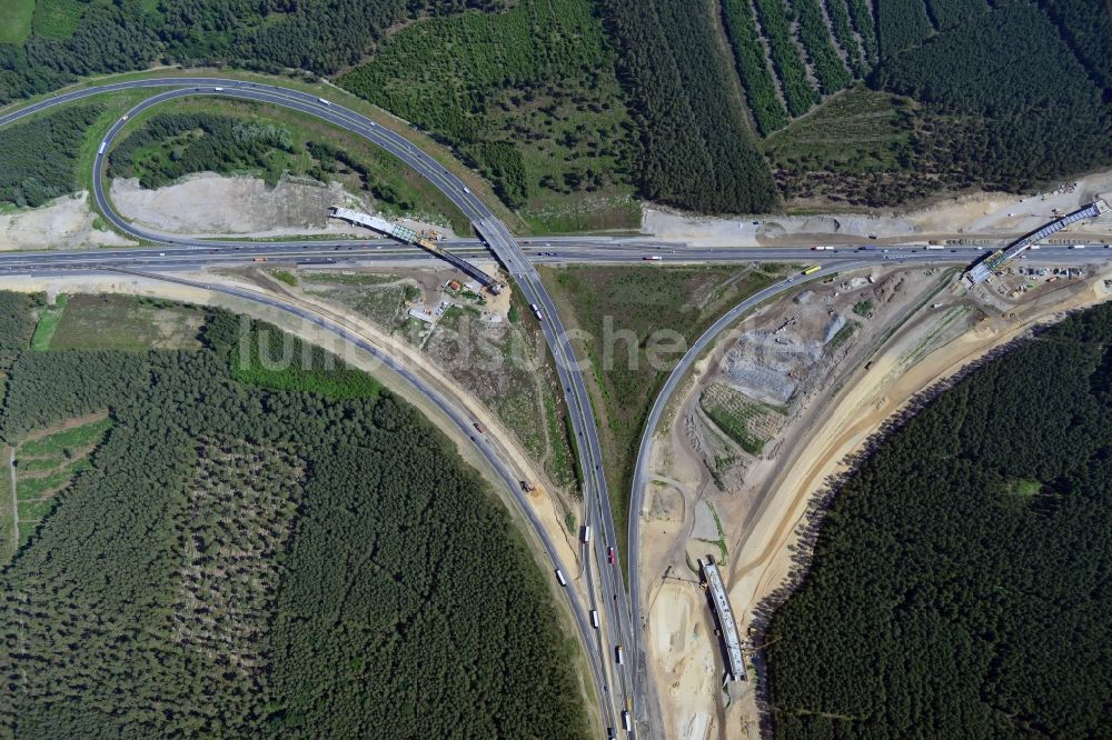 Luftbild Groß Ziethen - Baustelle zum Um- und Ausbau des Autobahndreieck AD Havelland im Bundesland Brandenburg