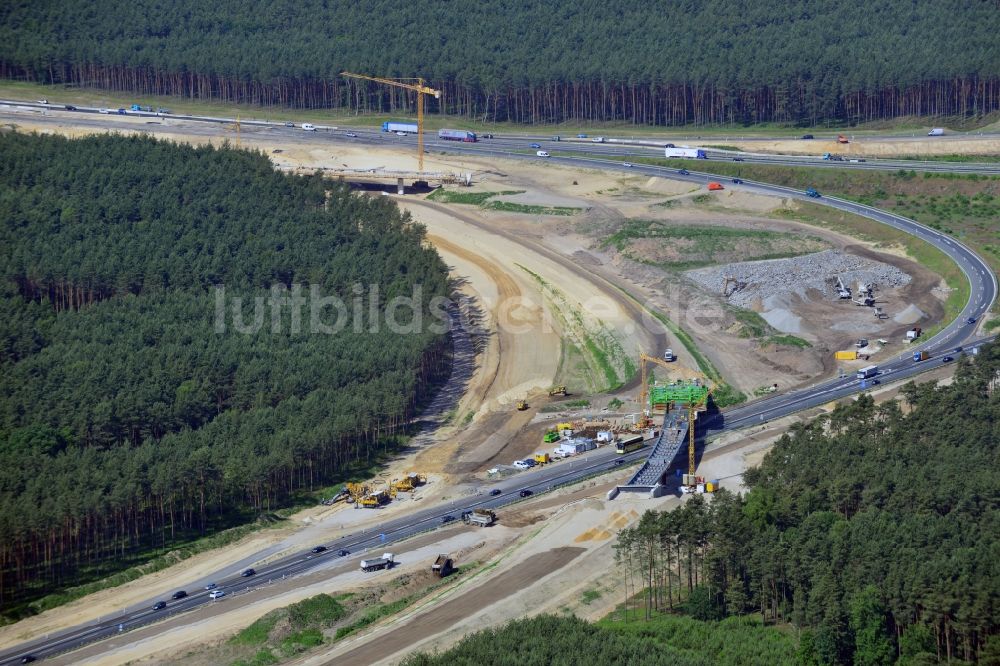 Luftaufnahme Groß Ziethen - Baustelle zum Um- und Ausbau des Autobahndreieck AD Havelland im Bundesland Brandenburg