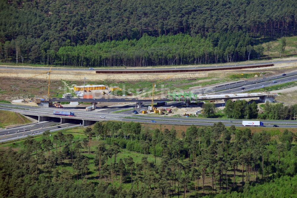 Groß Ziethen aus der Vogelperspektive: Baustelle zum Um- und Ausbau des Autobahndreieck AD Havelland im Bundesland Brandenburg