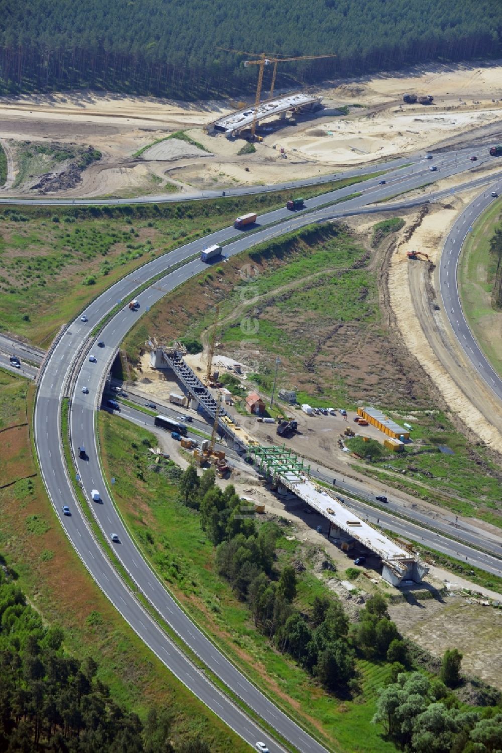 Luftaufnahme Groß Ziethen - Baustelle zum Um- und Ausbau des Autobahndreieck AD Havelland im Bundesland Brandenburg