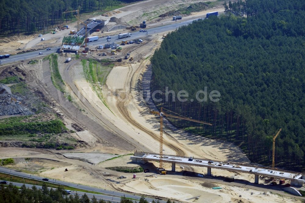 Luftaufnahme Groß Ziethen - Baustelle zum Um- und Ausbau des Autobahndreieck AD Havelland im Bundesland Brandenburg