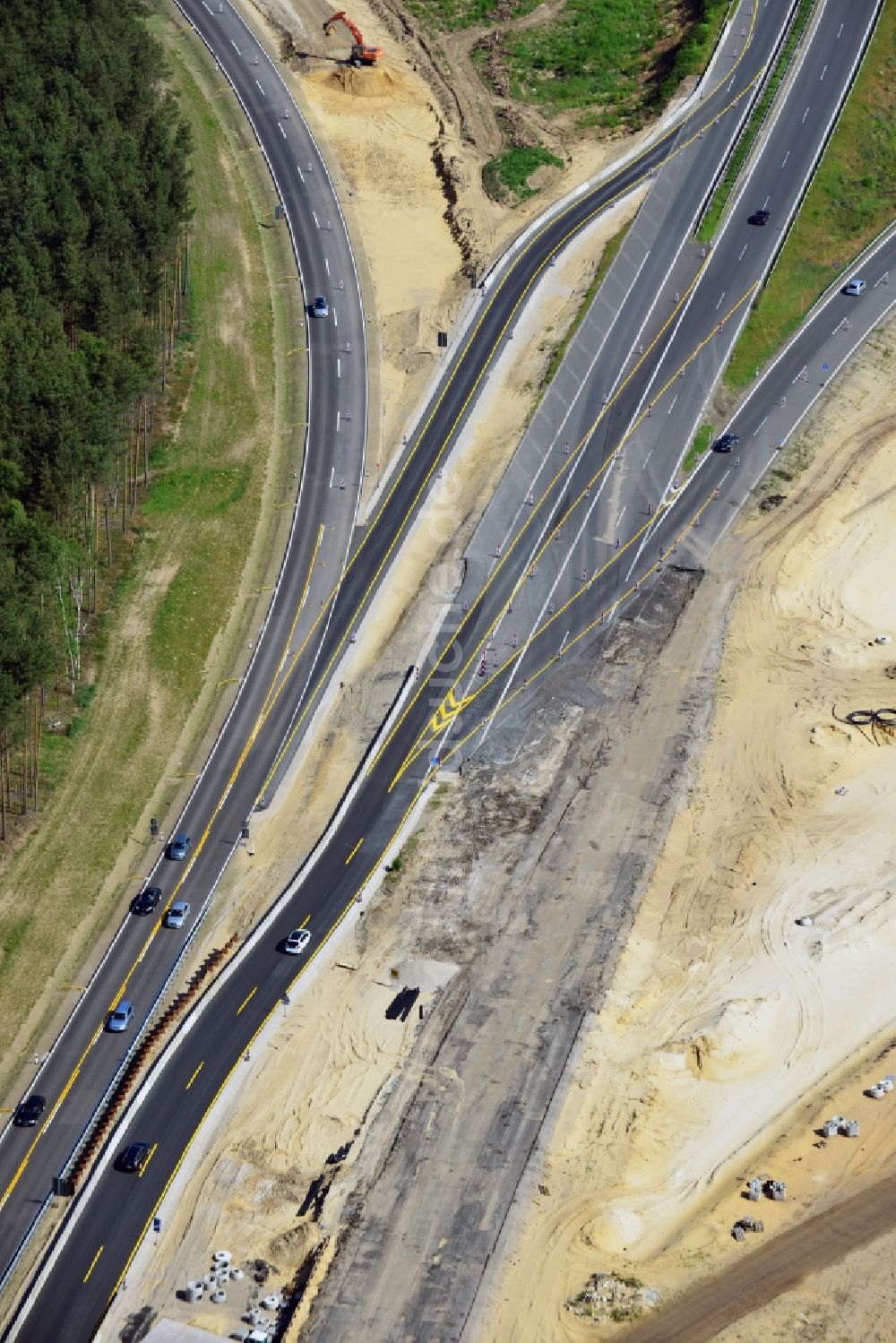 Groß Ziethen von oben - Baustelle zum Um- und Ausbau des Autobahndreieck AD Havelland im Bundesland Brandenburg