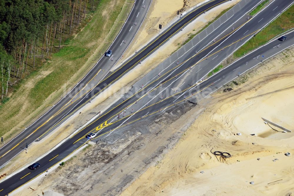 Groß Ziethen aus der Vogelperspektive: Baustelle zum Um- und Ausbau des Autobahndreieck AD Havelland im Bundesland Brandenburg