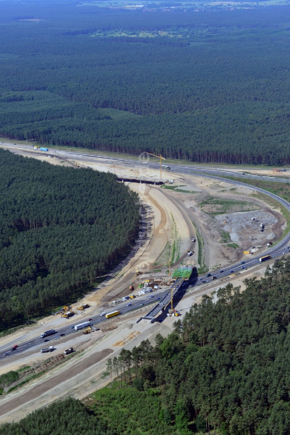 Luftaufnahme Groß Ziethen - Baustelle zum Um- und Ausbau des Autobahndreieck AD Havelland im Bundesland Brandenburg