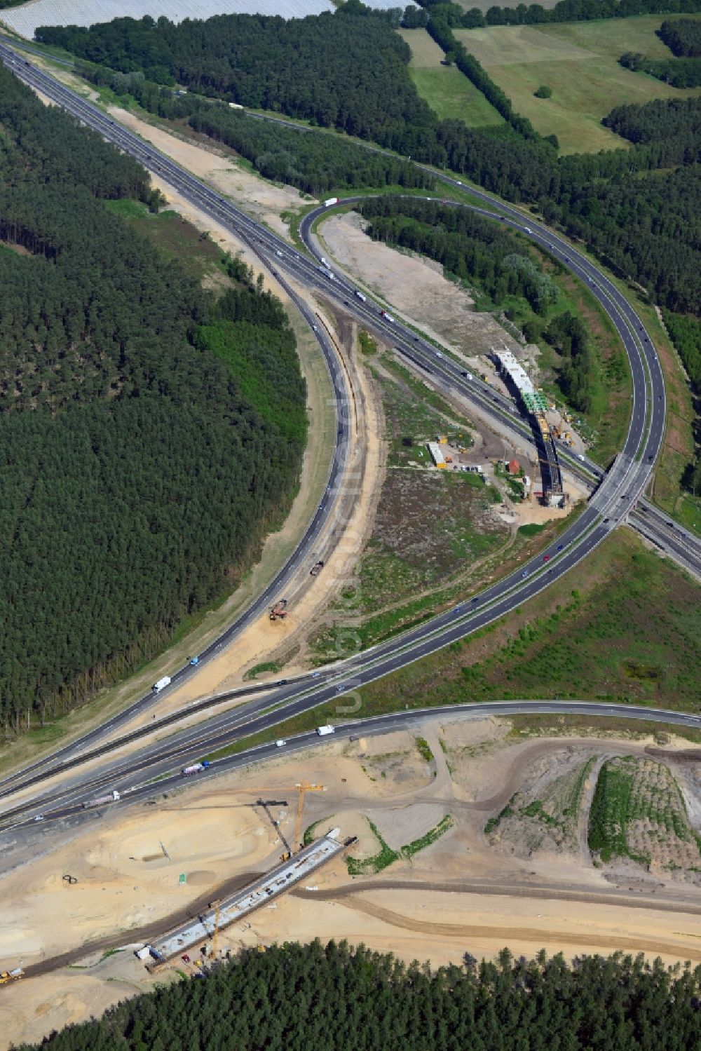 Luftaufnahme Groß Ziethen - Baustelle zum Um- und Ausbau des Autobahndreieck AD Havelland im Bundesland Brandenburg