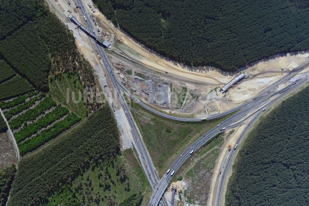 Luftaufnahme Groß Ziethen - Baustelle zum Um- und Ausbau des Autobahndreieck AD Havelland im Bundesland Brandenburg