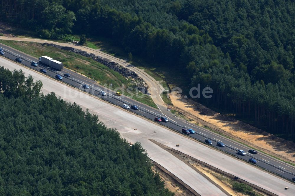 Groß Ziethen aus der Vogelperspektive: Baustelle zum Um- und Ausbau des Autobahndreieck AD Havelland im Bundesland Brandenburg