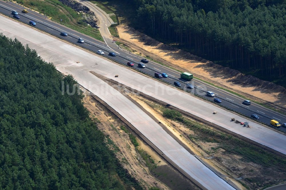 Luftbild Groß Ziethen - Baustelle zum Um- und Ausbau des Autobahndreieck AD Havelland im Bundesland Brandenburg