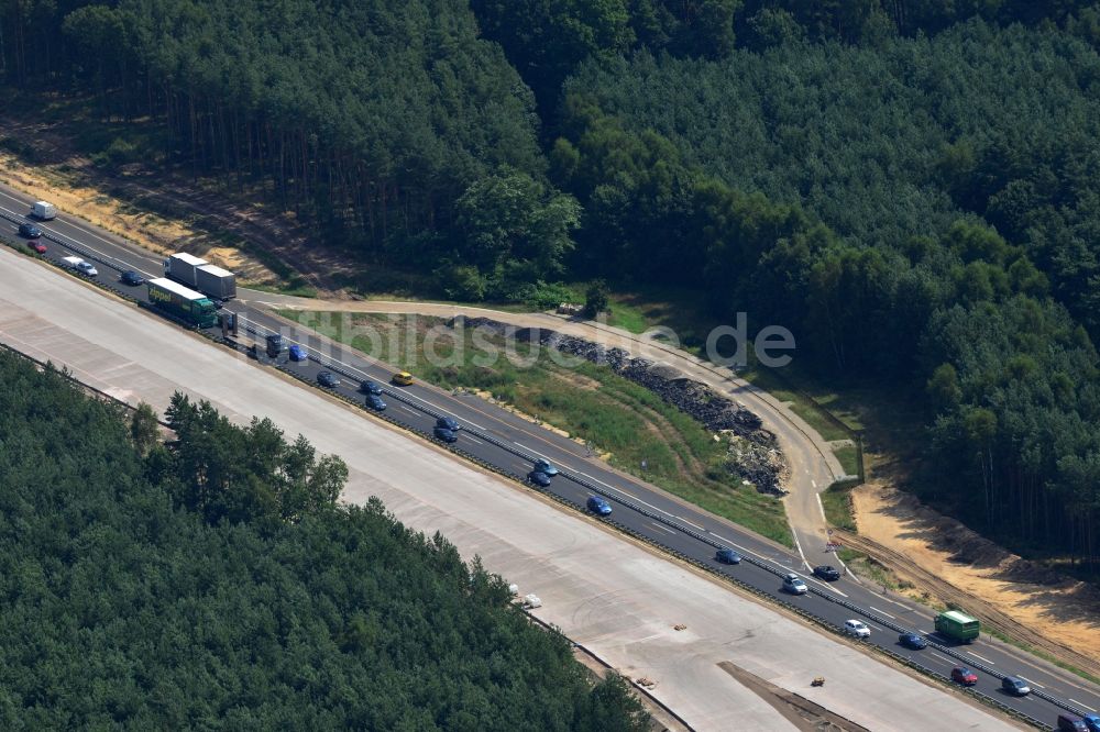 Luftaufnahme Groß Ziethen - Baustelle zum Um- und Ausbau des Autobahndreieck AD Havelland im Bundesland Brandenburg