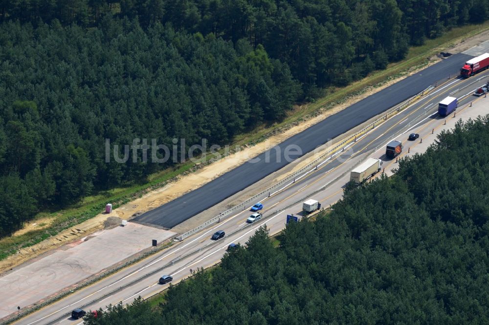 Luftaufnahme Groß Ziethen - Baustelle zum Um- und Ausbau des Autobahndreieck AD Havelland im Bundesland Brandenburg