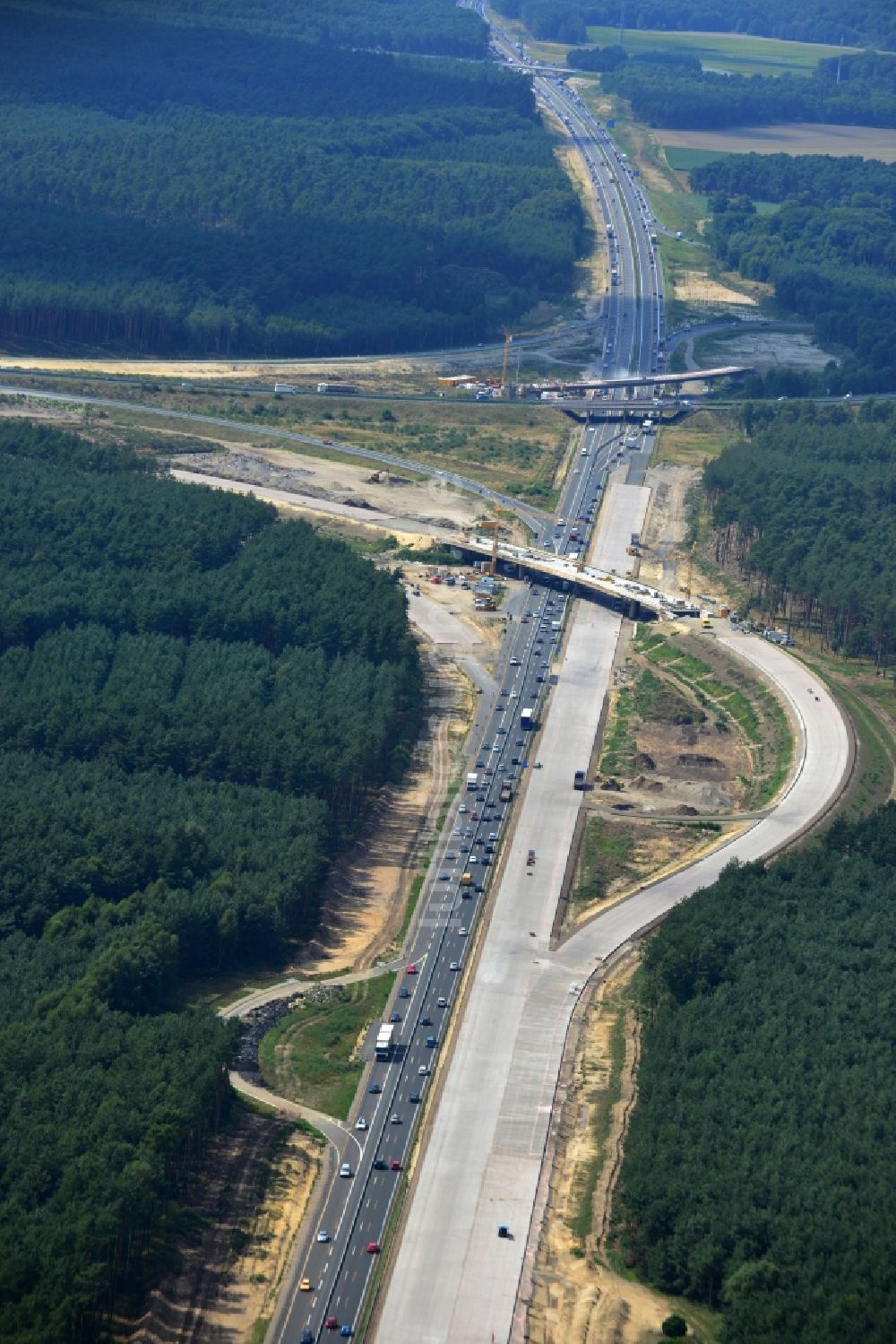 Luftaufnahme Groß Ziethen - Baustelle zum Um- und Ausbau des Autobahndreieck AD Havelland im Bundesland Brandenburg