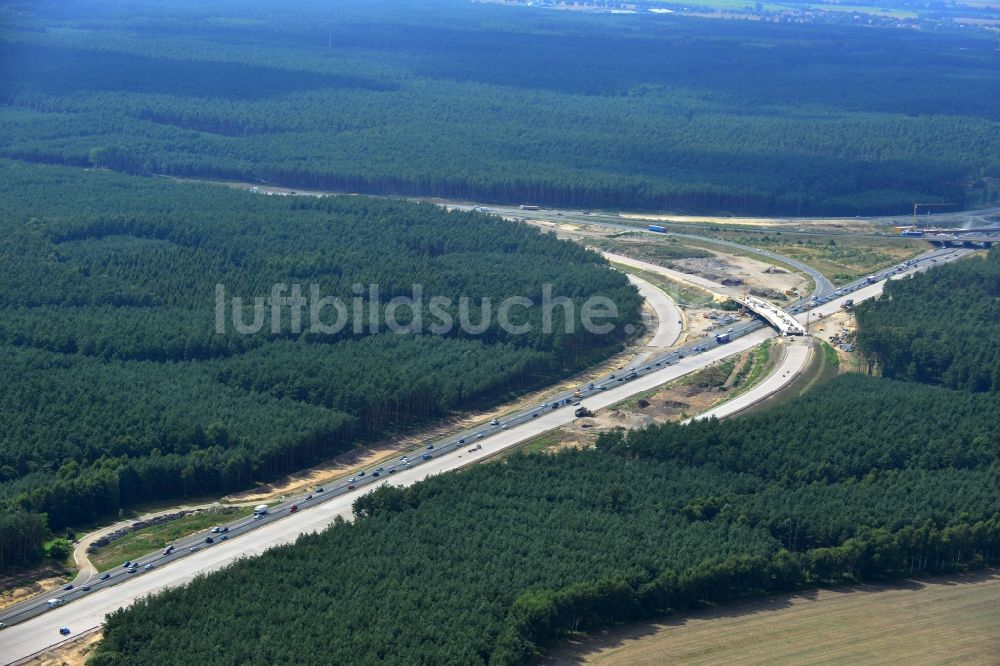 Groß Ziethen aus der Vogelperspektive: Baustelle zum Um- und Ausbau des Autobahndreieck AD Havelland im Bundesland Brandenburg