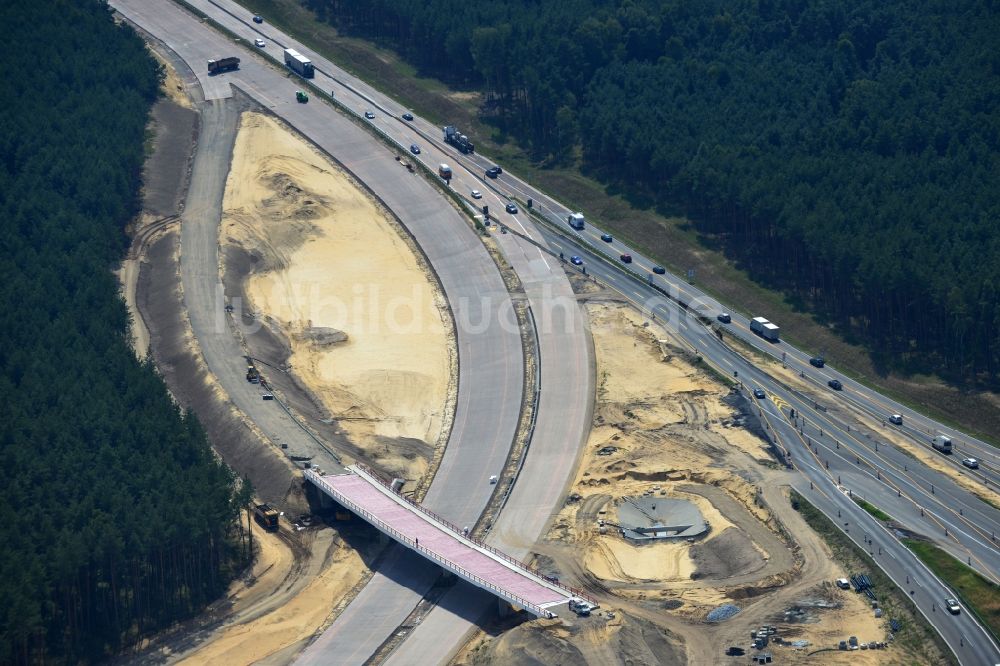 Groß Ziethen aus der Vogelperspektive: Baustelle zum Um- und Ausbau des Autobahndreieck AD Havelland im Bundesland Brandenburg