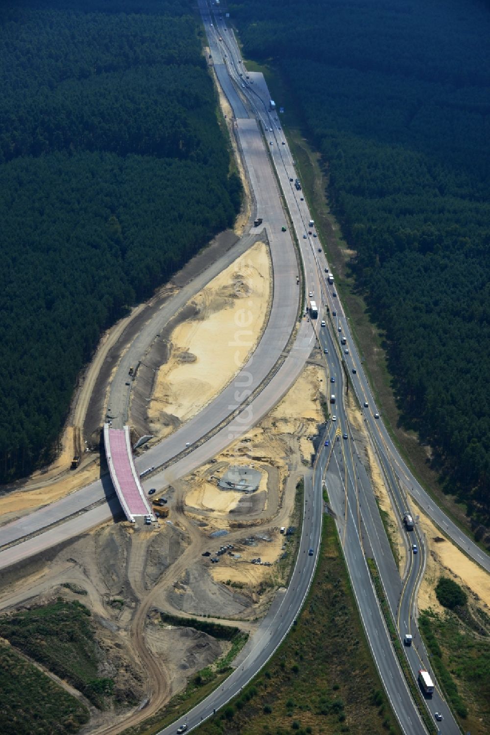 Luftaufnahme Groß Ziethen - Baustelle zum Um- und Ausbau des Autobahndreieck AD Havelland im Bundesland Brandenburg