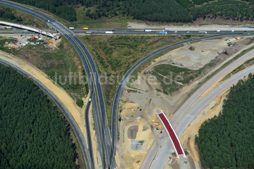 Luftaufnahme Groß Ziethen - Baustelle zum Um- und Ausbau des Autobahndreieck AD Havelland im Bundesland Brandenburg