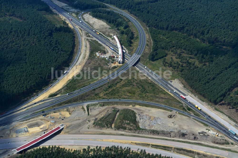 Groß Ziethen aus der Vogelperspektive: Baustelle zum Um- und Ausbau des Autobahndreieck AD Havelland im Bundesland Brandenburg