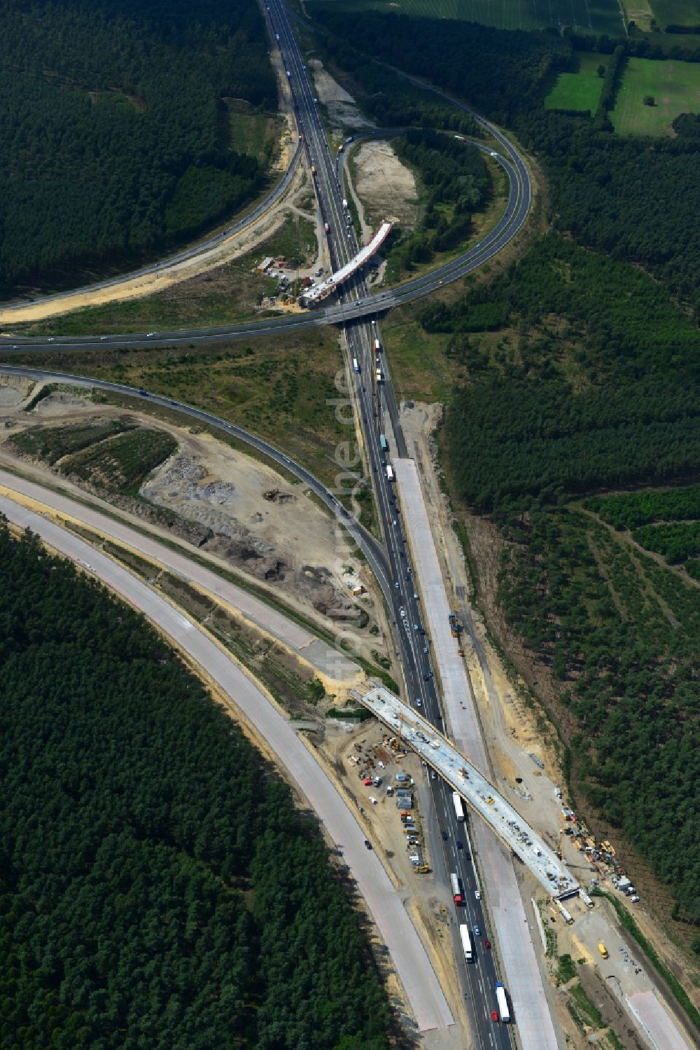 Luftbild Groß Ziethen - Baustelle zum Um- und Ausbau des Autobahndreieck AD Havelland im Bundesland Brandenburg