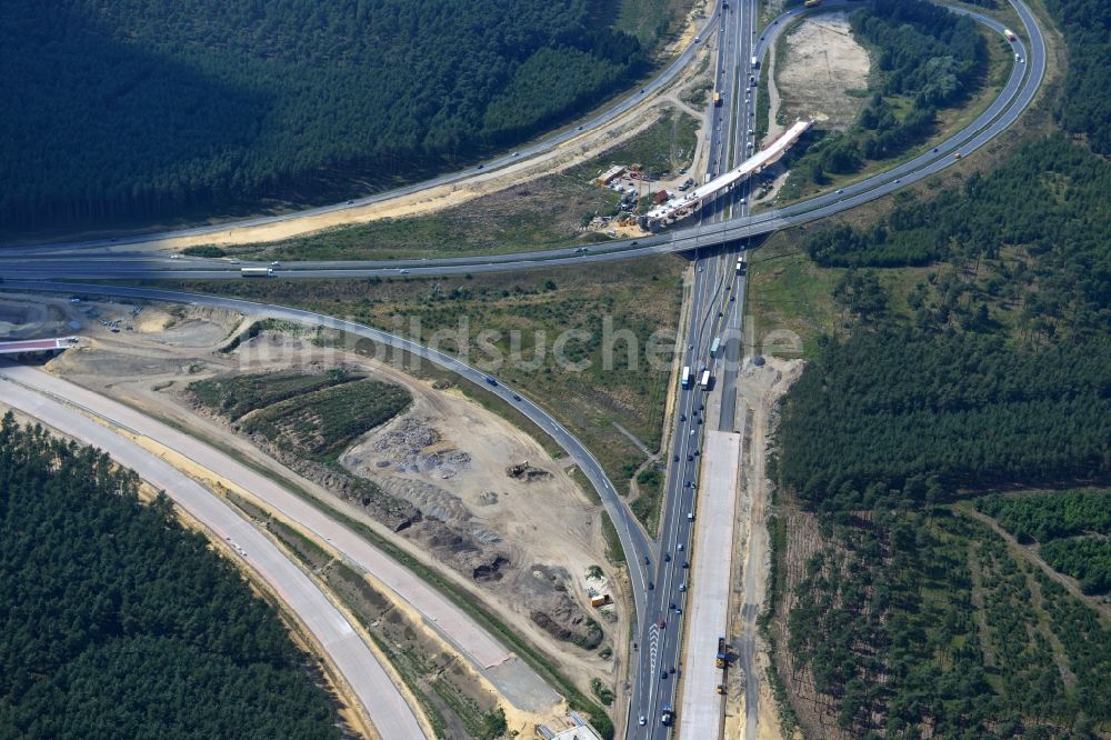 Luftaufnahme Groß Ziethen - Baustelle zum Um- und Ausbau des Autobahndreieck AD Havelland im Bundesland Brandenburg