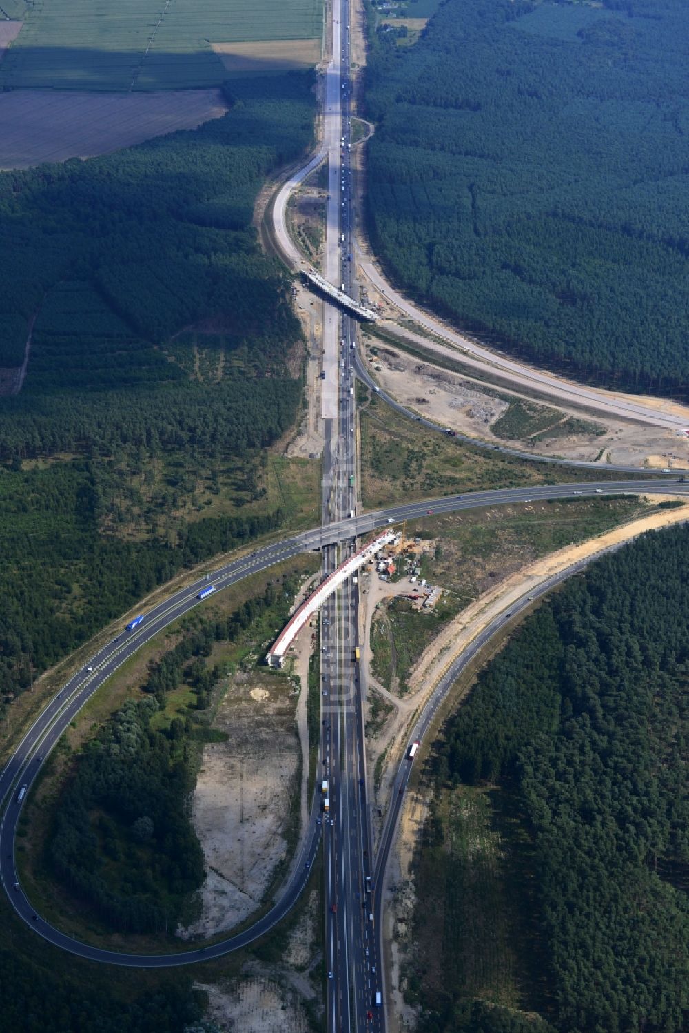 Luftaufnahme Groß Ziethen - Baustelle zum Um- und Ausbau des Autobahndreieck AD Havelland im Bundesland Brandenburg