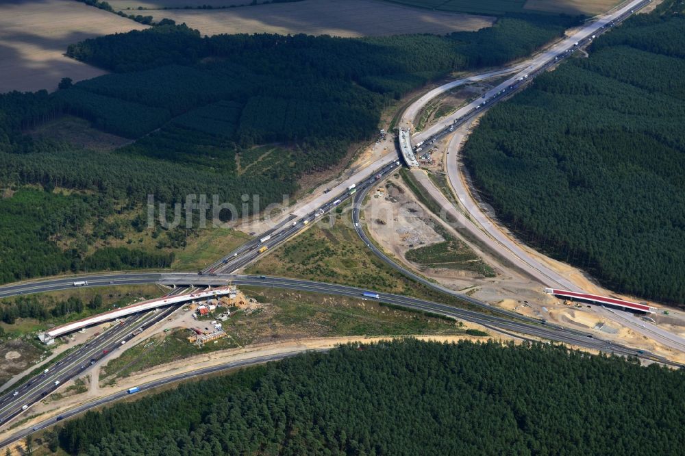 Groß Ziethen aus der Vogelperspektive: Baustelle zum Um- und Ausbau des Autobahndreieck AD Havelland im Bundesland Brandenburg