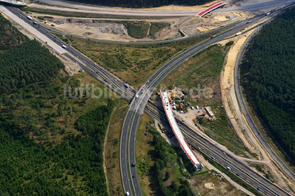 Luftaufnahme Groß Ziethen - Baustelle zum Um- und Ausbau des Autobahndreieck AD Havelland im Bundesland Brandenburg