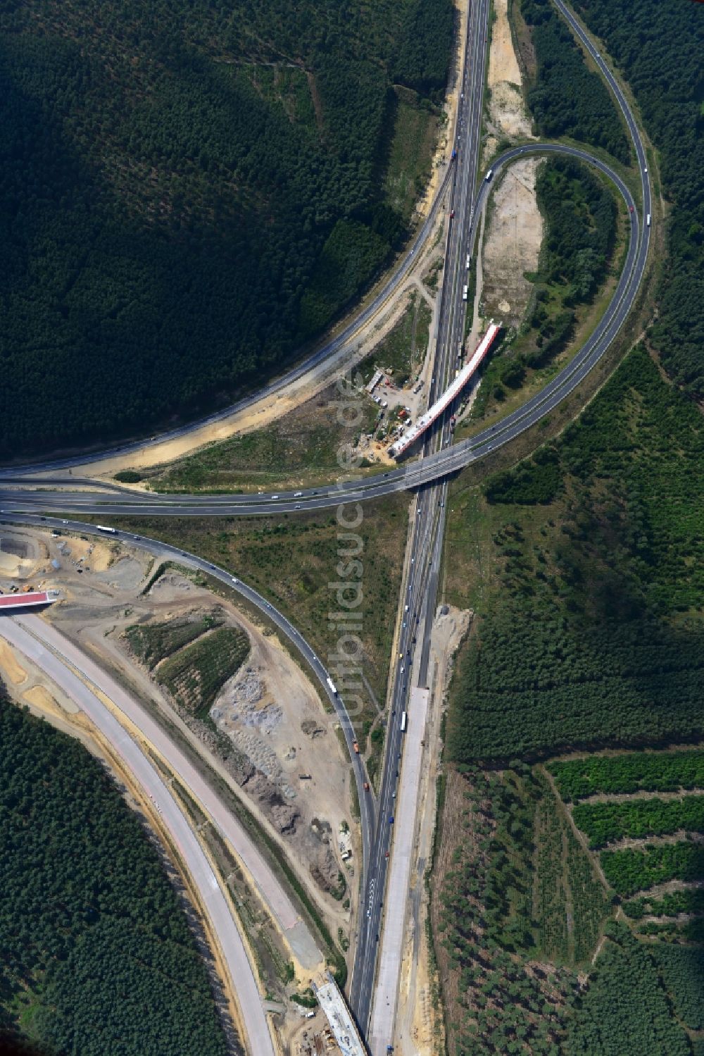 Groß Ziethen aus der Vogelperspektive: Baustelle zum Um- und Ausbau des Autobahndreieck AD Havelland im Bundesland Brandenburg