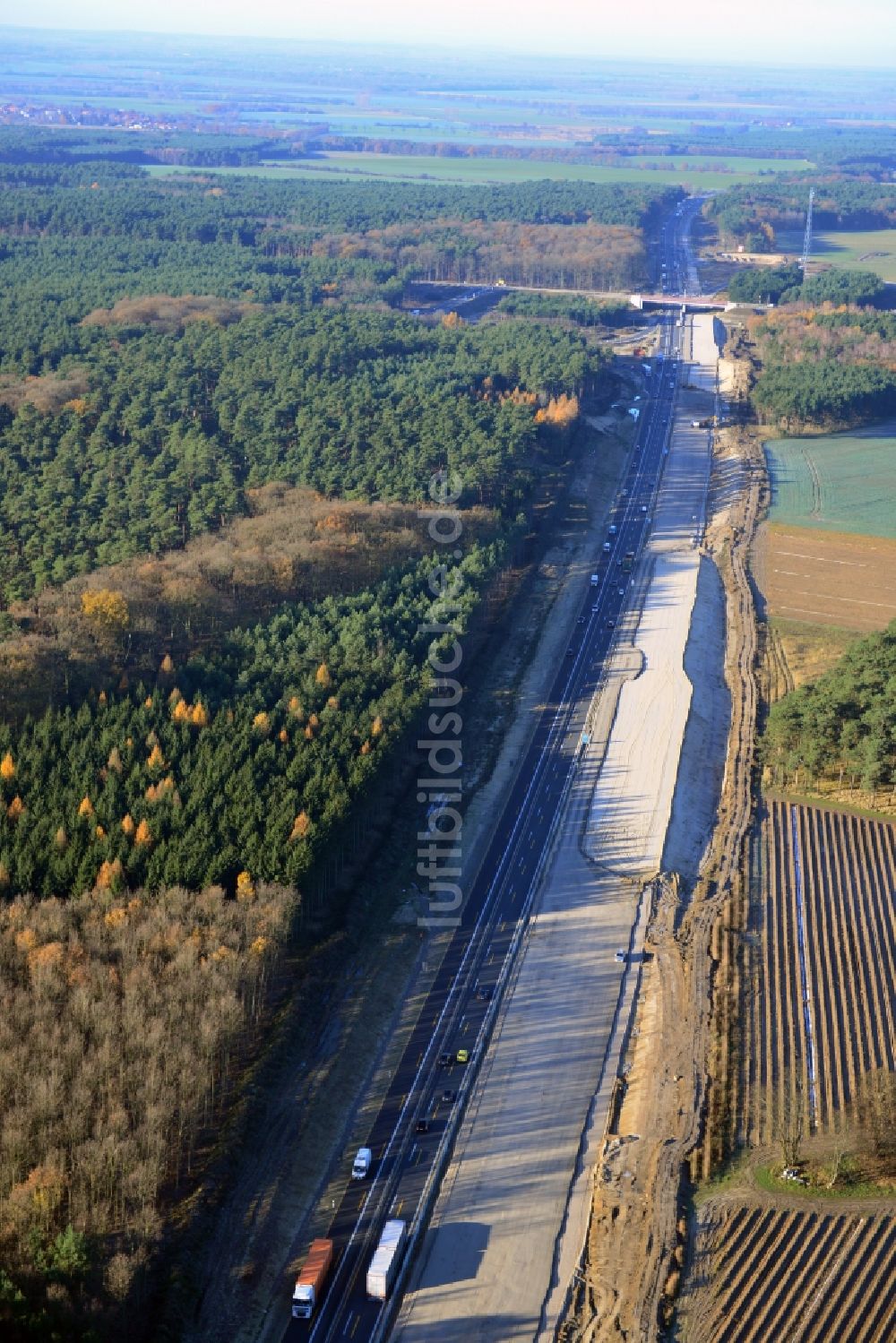 Luftaufnahme Groß Ziethen - Baustelle zum Um- und Ausbau des Autobahndreieck AD Havelland im Bundesland Brandenburg