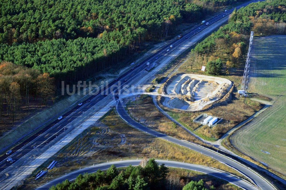 Luftaufnahme Groß Ziethen - Baustelle zum Um- und Ausbau des Autobahndreieck AD Havelland im Bundesland Brandenburg