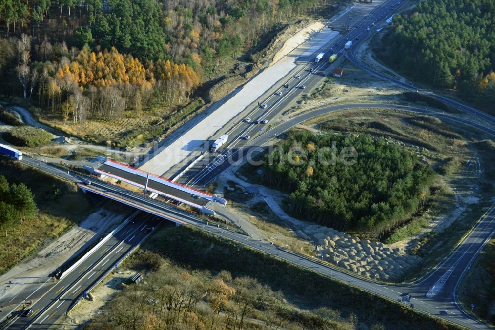 Luftaufnahme Groß Ziethen - Baustelle zum Um- und Ausbau des Autobahndreieck AD Havelland im Bundesland Brandenburg