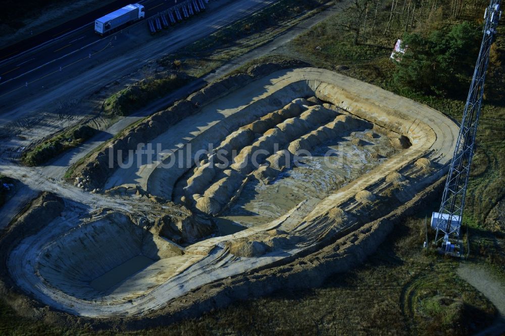 Luftaufnahme Groß Ziethen - Baustelle zum Um- und Ausbau des Autobahndreieck AD Havelland im Bundesland Brandenburg